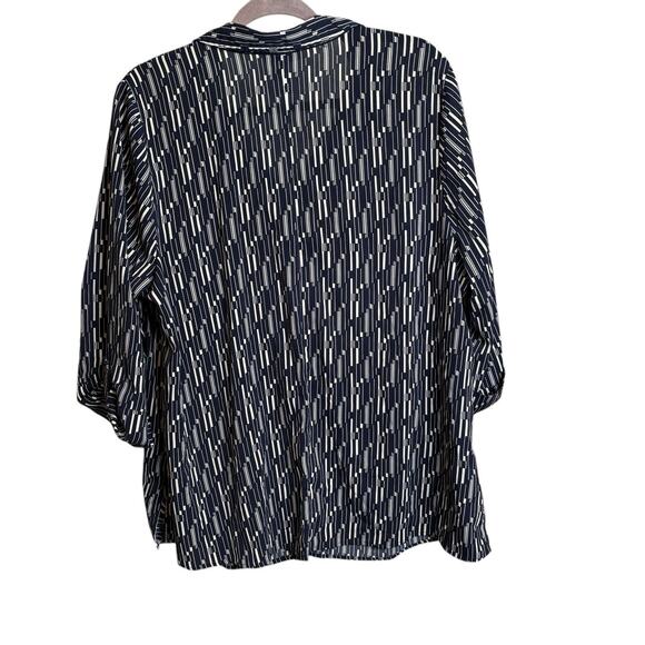 Catherines Women's Blue Geometric Button Up Top Size 14/16 Preppy Flowy Career - Picture 2 of 12